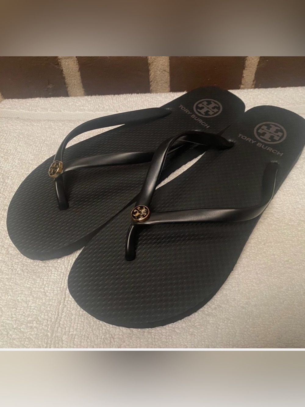 NWOB TORY BURCH MONOGRAM FLIP FLOPS, new, size 9